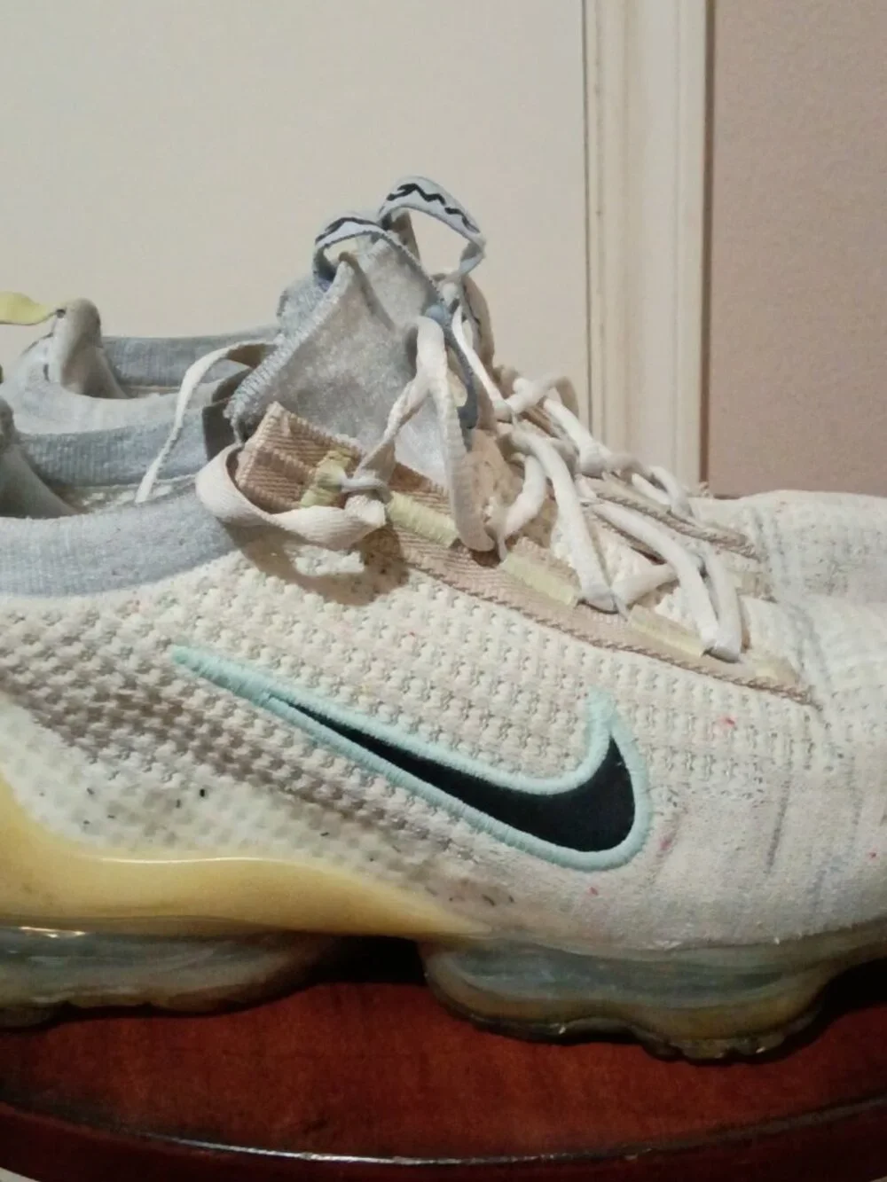 Nike Youth Vapormax Flyknit White Multicolor Athletic DQ7758-100 Size 5.5Y